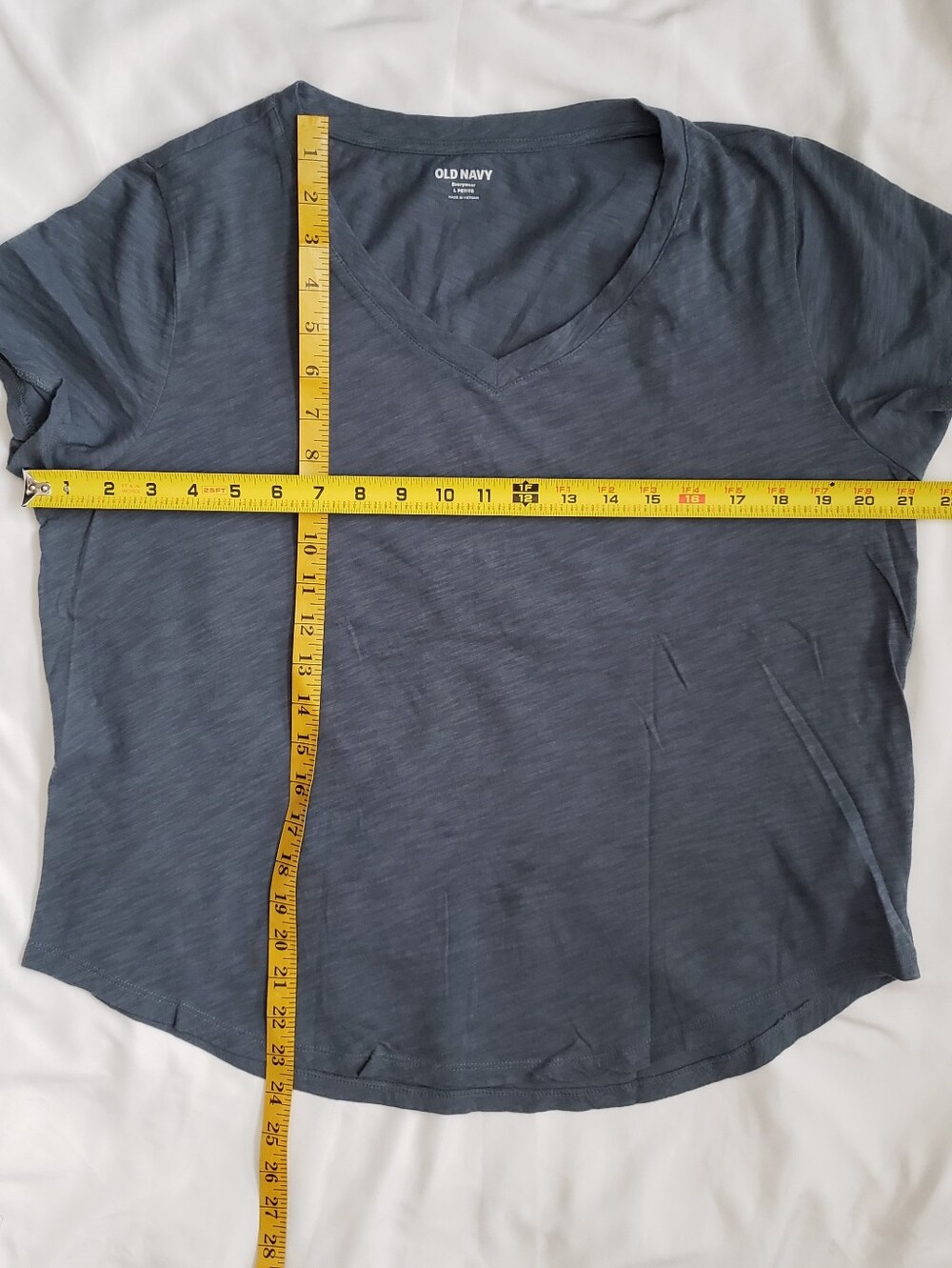 Women's Old Navy Bundle T-shirts - Picture 14 of 15